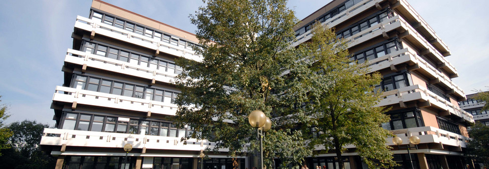 Gebäude Emil-Figge-Straße 50 im Sommer